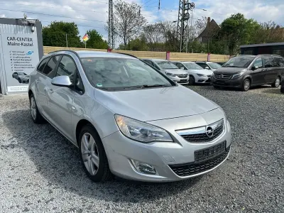 Używany Opel Astra Design Edition 125 KM (91 kW) 2012 Srebrny Kombi