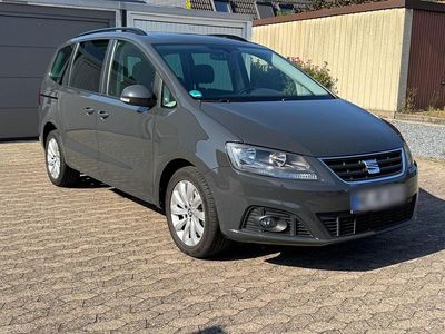 Grau Gebraucht 2016 Seat Alhambra Van / Kleinbus | 13.000 € (Fairer Preis)