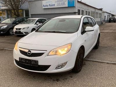 Weiß Gebraucht 2012 Opel Astra Design Edition Kombi | 2.700 € (Guter Preis)