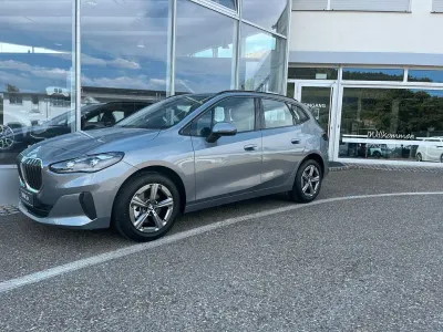 Gebraucht BMW 220 Active Tourer 156 PS (114 kW) 2025 Grau Van / Kleinbus