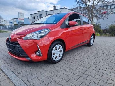 Gebraucht Toyota Yaris Team 111 PS (81 kW) 2020 Rot Limousine