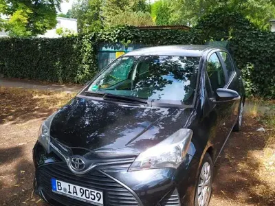 Gebraucht Toyota Yaris 69 PS (50 kW) 2015 Schwarz Kleinwagen