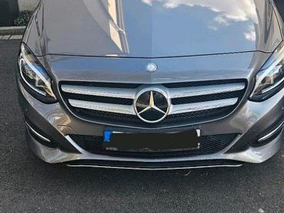 Usata Mercedes B200 136 CV (100 kW) 2015 Grigio Monovolume