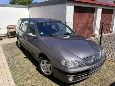 Usata Renault Mégane Authentique 95 CV (69 kW) 2001 Grigio Berlina