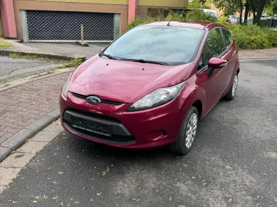 Używany Ford Fiesta Ambiente 60 KM (44 kW) 2009 Czerwony Sedan/Limuzyna