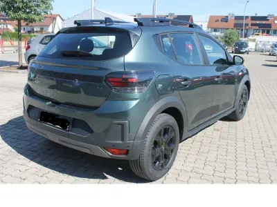 Neu Dacia Sandero Extreme 122 PS (89 kW) 2026 Grün Limousine
