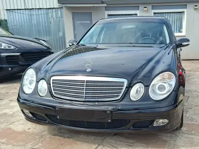 Gebraucht Mercedes E220 150 PS (110 kW) 2003 Schwarz Limousine