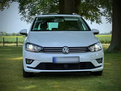 Używany VW Golf Sportsvan Comfortline 110 KM (80 kW) 2015 Biały Minivan