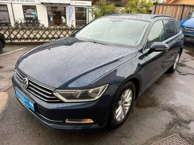 Gebraucht VW Passat Comfortline 150 PS (110 kW) 2016 Blau Kombi