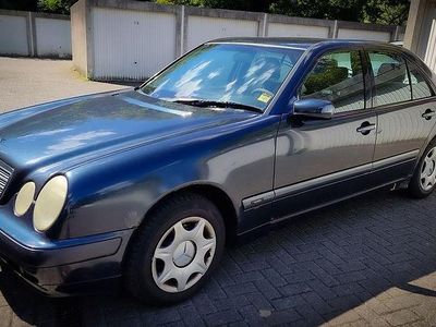 Mercedes E220