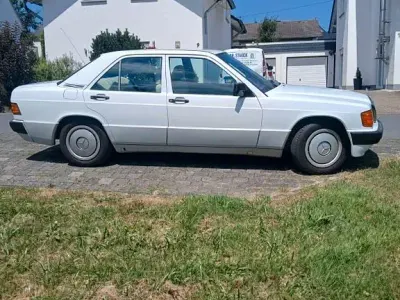 Gebraucht Mercedes 190 118 PS (86 kW) 1990 Weiß Limousine