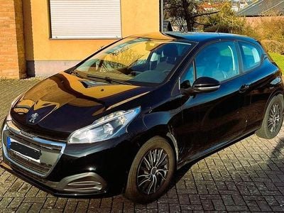 Schwarz Gebraucht 2015 Peugeot 208 Style Kleinwagen | 6.500 € (Fairer Preis)