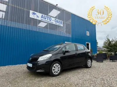 Gebraucht Toyota Yaris Cool 69 PS (50 kW) 2013 Schwarz Kleinwagen