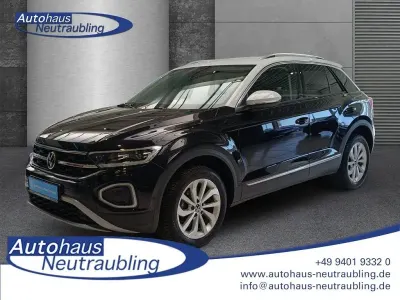 Gebraucht VW T-Roc Style 150 PS (110 kW) 2023 (schwarz) deep black perleffekt SUV