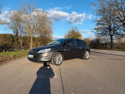 Gebraucht Opel Astra Design Edition 116 PS (85 kW) 2011 Grau Limousine