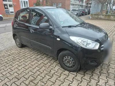 Gebraucht Hyundai i10 67 PS (49 kW) 2013 Schwarz Kleinwagen