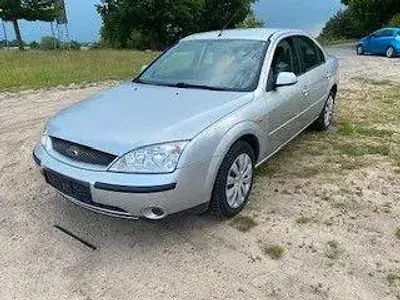 Gebraucht Ford Mondeo Ambiente 125 PS (91 kW) 2001 Silber Limousine