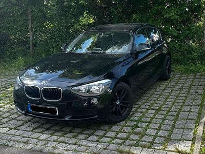 Gebraucht BMW 114 102 PS (75 kW) 2014 Schwarz Kleinwagen
