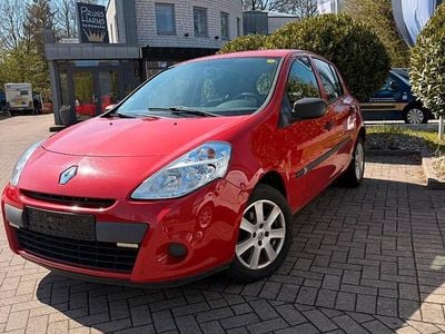 Second-hand Renault Clio II 75 CP (55 kW) 2011 Roșu Hatchback