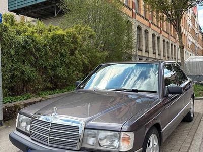 Usata Mercedes 190 109 CV (80 kW) 1993 Andere farben Berlina