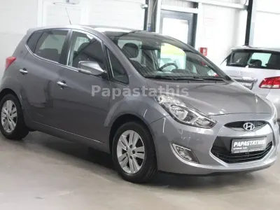 Gebraucht Hyundai ix20 90 PS (66 kW) 2015 Grau Kleinwagen