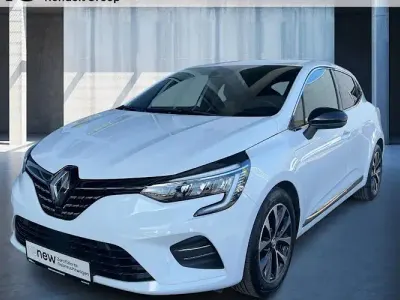 Używany Renault Clio V Techno 91 KM (66 kW) 2023 Biały Sedan/Limuzyna