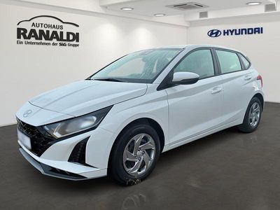 Nieuw Hyundai i20 Select 101 PK (74 kW) 2025 Wit Sedan