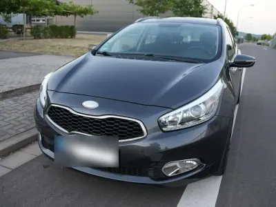 Gebraucht Kia Ceed Sportswagon 128 PS (94 kW) 2013 Grau Kombi