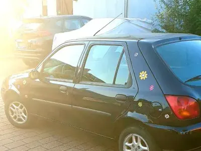 Gebraucht Ford Fiesta Style 75 PS (55 kW) 1998 Schwarz Kleinwagen
