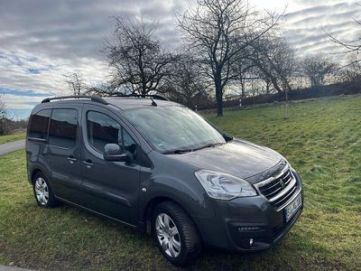 Gebraucht Peugeot Partner Tepee Allure 110 PS (80 kW) 2018 Grau Van / Kleinbus