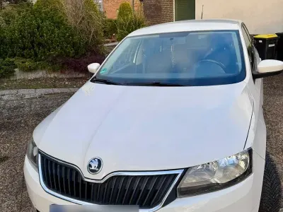Gebraucht Skoda Rapid Active 105 PS (77 kW) 2013 Weiß Kleinwagen