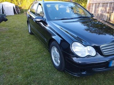 Gebraucht Mercedes 220 150 PS (110 kW) 2005 Schwarz Kombi