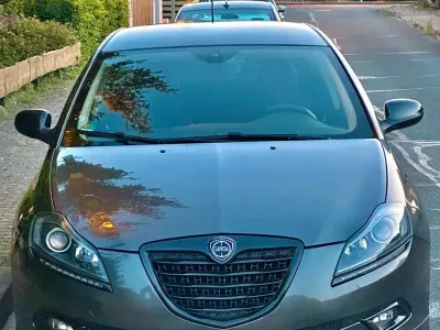 Gebraucht Lancia Delta S 120 PS (88 kW) 2014 Grau Kleinwagen