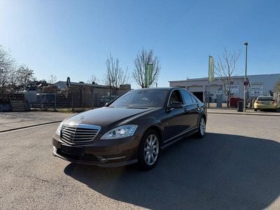 Second-hand Mercedes S500 AMG line 435 CP (319 kW) 2011 Maro Berlinǎ