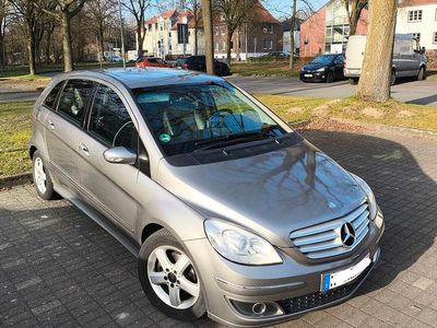 Usata Mercedes B200 140 CV (102 kW) 2007 Argento Monovolume
