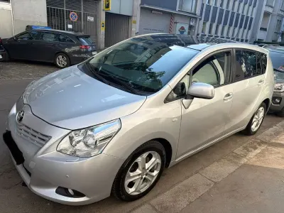 Gebraucht Toyota Verso 150 PS (110 kW) 2012 Silber Van / Kleinbus