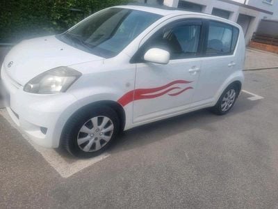 Gebraucht Daihatsu Sirion 70 PS (51 kW) 2008 Weiß Kleinwagen