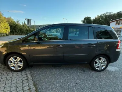 Gebraucht Opel Zafira 140 PS (102 kW) 2011 Grau Van / Kleinbus