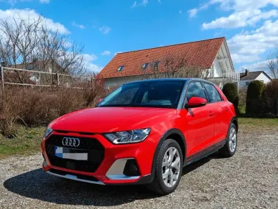 Używany Audi A1 Ambiente 110 KM (80 kW) 2021 Czerwony SUV