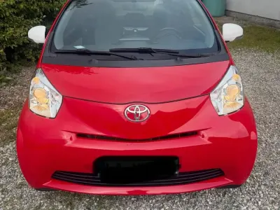 Gebraucht Toyota iQ 68 PS (50 kW) 2014 Rot Kleinwagen
