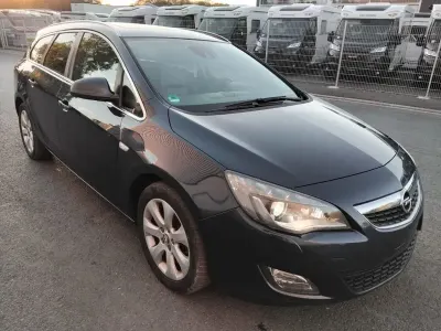 Gebraucht Opel Astra Sport 179 PS (131 kW) 2012 Blau Kombi