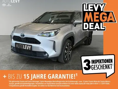 Gebraucht Toyota Yaris Hybrid 116 PS (85 kW) 2022 Silber (metallic) SUV