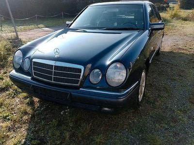 Usata Mercedes E320 Elegance 224 CV (164 kW) 1998 Blu Berlina
