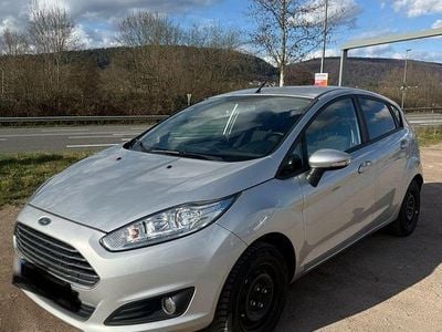 Gebraucht Ford Fiesta 101 PS (74 kW) 2015 Silber Kleinwagen