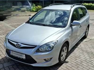 Używany Hyundai i30 90 KM (66 kW) 2010 Srebrny Kombi