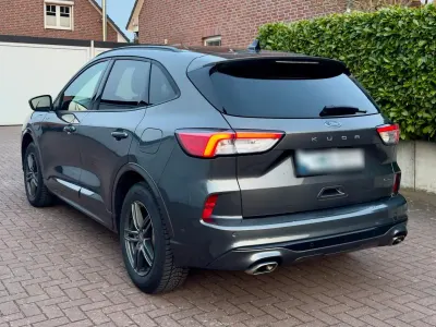 Gebraucht Ford Kuga 224 PS (164 kW) 2022 Grau SUV