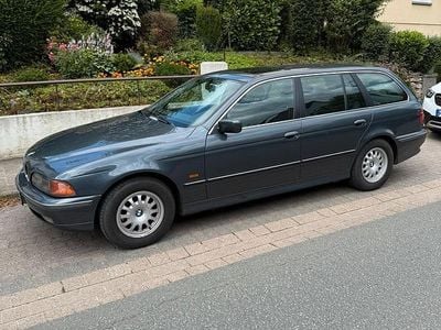 BMW 523