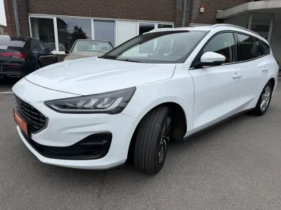 Używany Ford Focus Titanium 116 KM (85 kW) 2023 Biały Sedan/Limuzyna