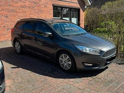 Usata Ford Focus 101 CV (74 kW) 2015 Grigio Station wagon