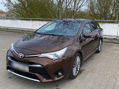 Usata Toyota Avensis Executive 147 CV (108 kW) 2015 Marrone Station wagon